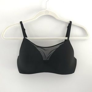VICTORIA’S SECRET BRA 32D *unworn*